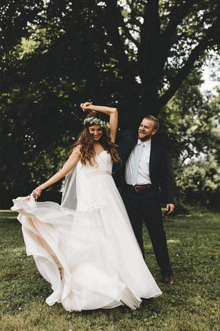 Vestido de novia de corte A, sin mangas, con tirantes finos y cola corta WD541