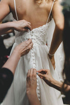 Vestido de novia de corte A, sin mangas, con tirantes finos y cola corta WD541