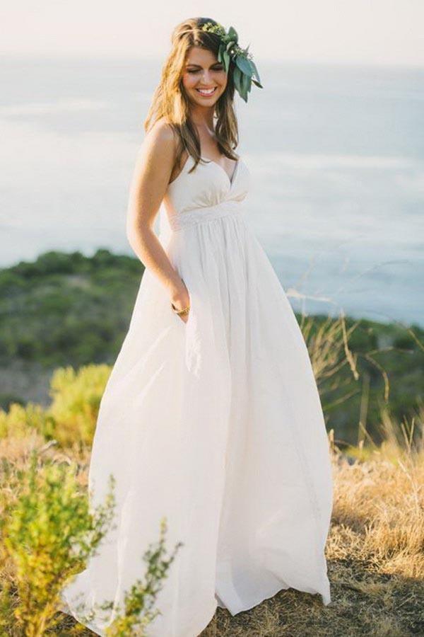 Vestido de novia de gasa con tirantes finos, corte en A y cola de barrido WD240