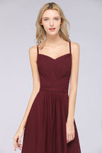 Vestido largo de noche de gasa con volantes, escote corazón, tirantes finos, corte en A y mangas largas. Ideal para damas de honor.