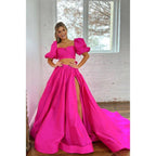 Vestido de fiesta largo rosa de dos piezas con corte en A, lazo cuadrado y abertura.