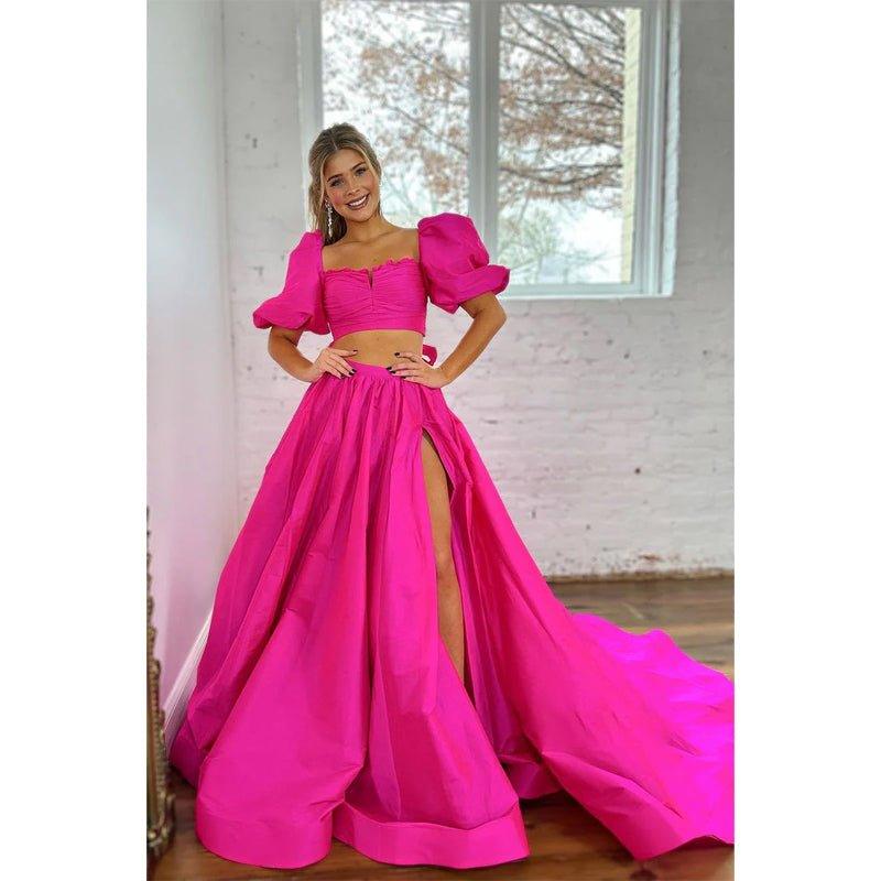 Vestido de fiesta largo rosa de dos piezas con corte en A, lazo cuadrado y abertura.