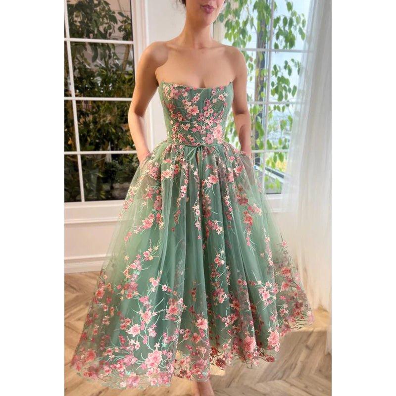 Vestido de noche de fiesta midi de corte A sin tirantes con apliques de tul