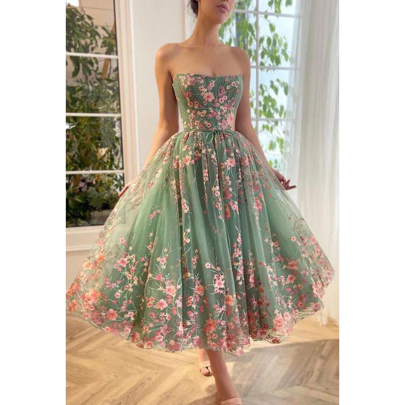 Vestido de noche de fiesta midi de corte A sin tirantes con apliques de tul