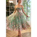 Vestido de noche de fiesta midi de corte A sin tirantes con apliques de tul
