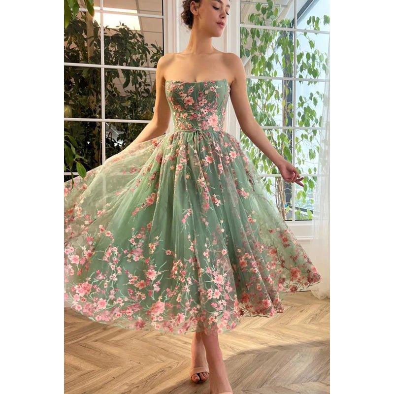 Vestido de noche de fiesta midi de corte A sin tirantes con apliques de tul