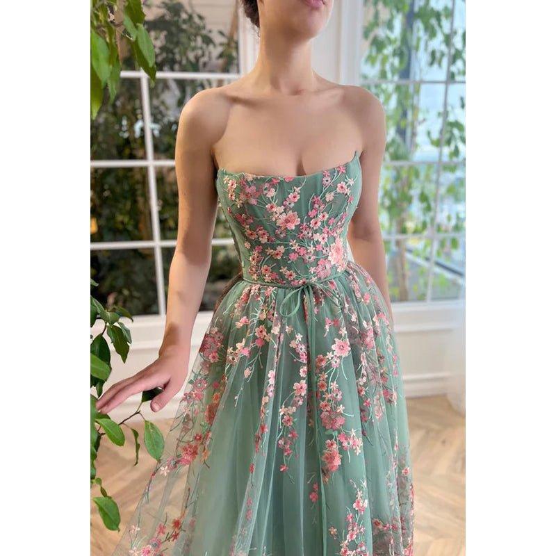 Vestido de noche de fiesta midi de corte A sin tirantes con apliques de tul