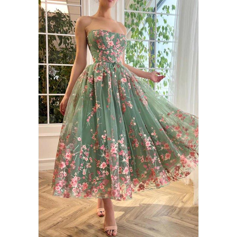Vestido de noche de fiesta midi de corte A sin tirantes con apliques de tul