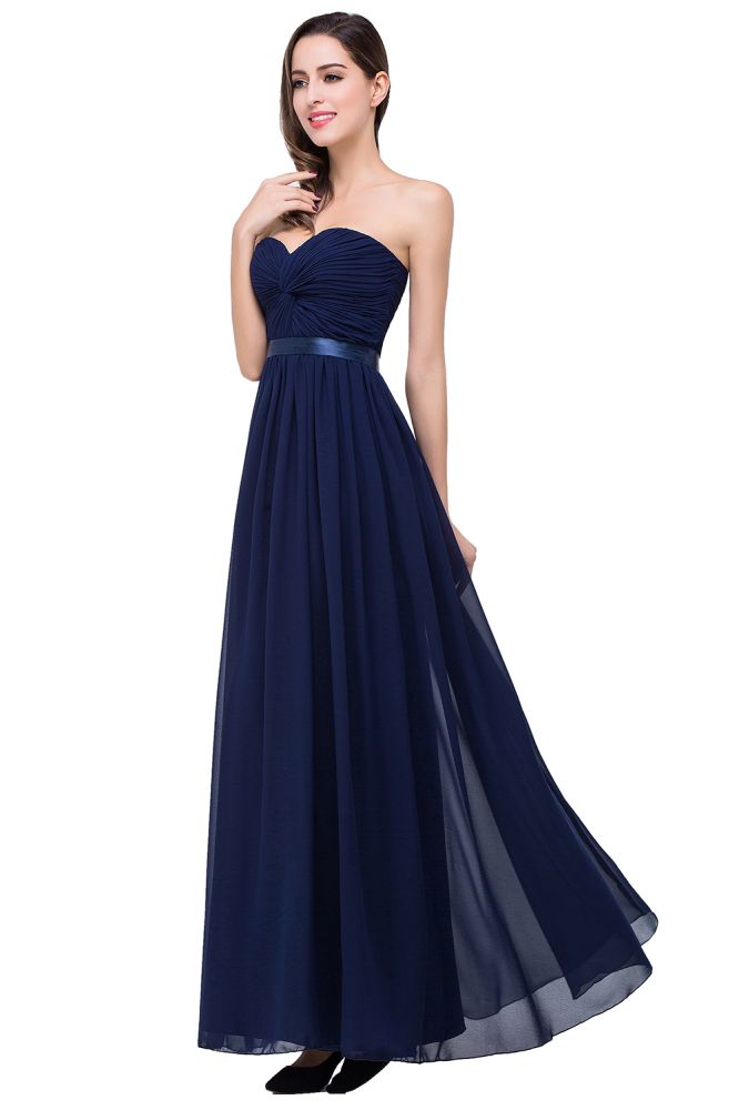 Robe de demoiselle d'honneur bustier en mousseline de soie, coupe trapèze, avec drapé