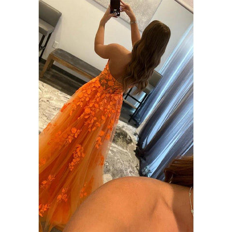 Vestido de graduación de último año sin tirantes con apliques de encaje y corte en A 