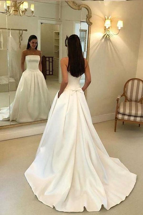 Vestido de novia corte A, sin tirantes, espalda descubierta, satén color marfil con bolsillos WD395