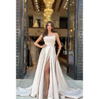 Vestido largo de fiesta de satén plisado sin tirantes, corte en A, con abertura