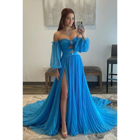 Vestido formal de corte A, sin tirantes, de tul, con espalda descubierta y mangas tres cuartos.