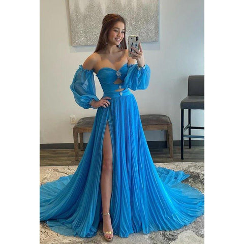 Vestido formal de corte A, sin tirantes, de tul, con espalda descubierta y mangas tres cuartos.