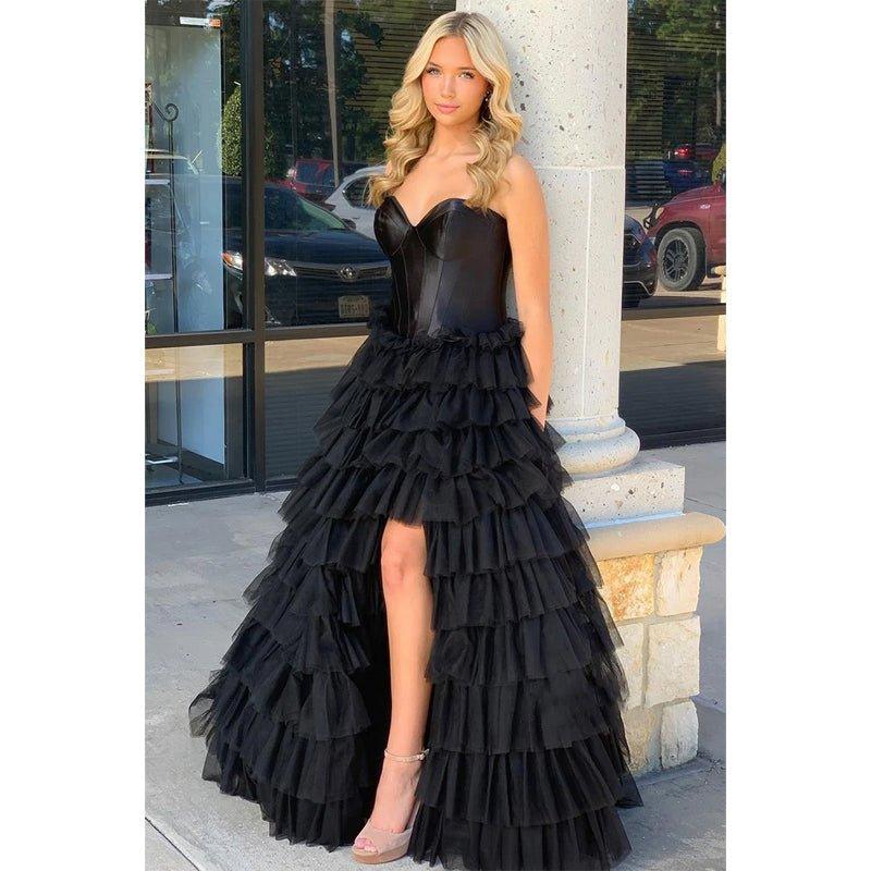 Vestido largo de baile de gala de tul sin tirantes, corte en A, con abertura. 