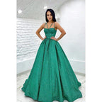 Vestido de fiesta sin mangas con tirantes, cinturón de lentejuelas y corte en A