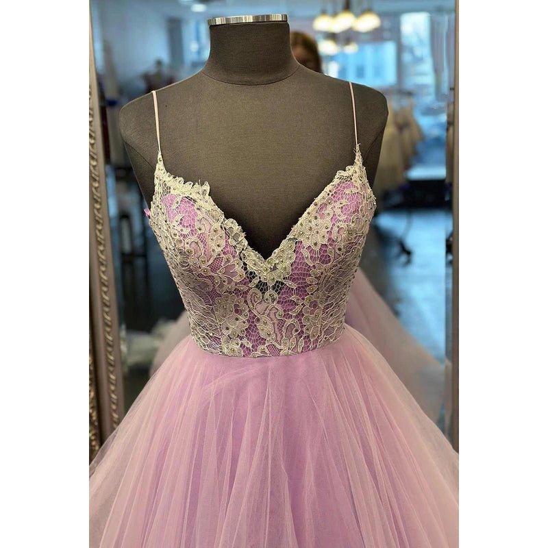 Vestido de fiesta sin mangas con tirantes de corte en A y apliques de tul