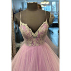 Vestido de fiesta sin mangas con tirantes de corte en A y apliques de tul