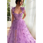 Vestido largo de fiesta de corte A con escote corazón, encaje 3D y abertura 
