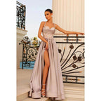 Vestido largo de noche de fiesta, corte A, escote corazón, con cuentas, pliegues, satén y abertura.