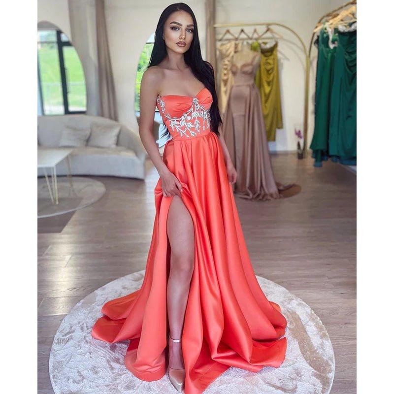 Vestido largo de fiesta formal de satén con escote corazón, cuentas y abertura, corte en A 
