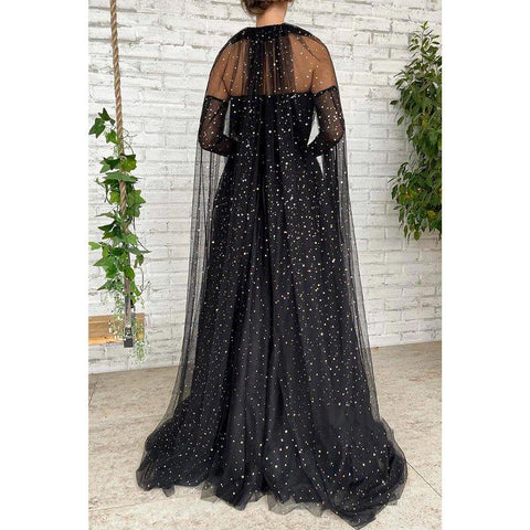 Vestido largo de fiesta negro de tul con escote corazón y estrella, corte en A y brillo.