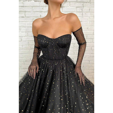 Vestido largo de fiesta negro de tul con escote corazón y estrella, corte en A y brillo.