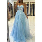 Vestido largo de fiesta con escote corazón y apliques de encaje, corte en A, elegante, para ocasiones formales. 