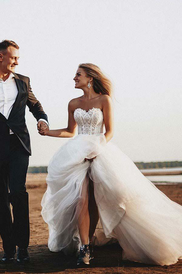 Vestido de novia de tul con escote corazón, corte línea A y cola de corte, con apliques WD325