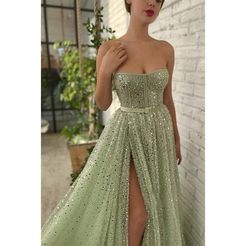 Vestido de graduación brillante con escote corazón y corte en A