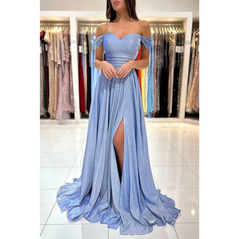 Vestido de graduación brillante de corte línea, escote corazón y abertura alta 