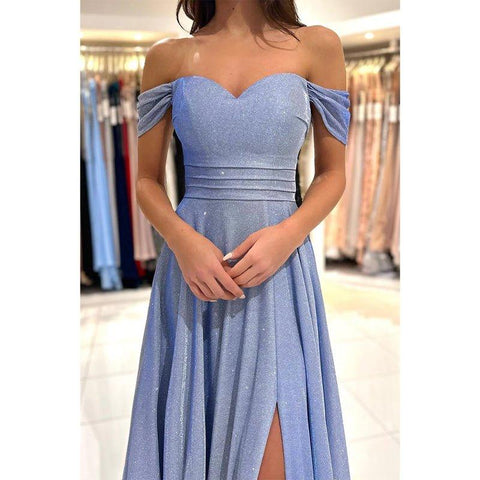 Vestido de graduación brillante de corte línea, escote corazón y abertura alta 