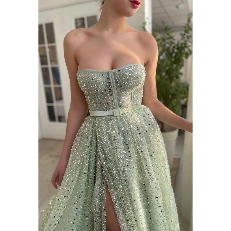 Vestido de graduación brillante con escote corazón y corte en A