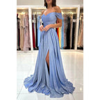 Vestido de graduación brillante de corte línea, escote corazón y abertura alta 