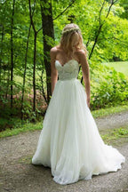 Vestidos de novia corte A, escote corazón, color marfil con apliques de encaje WD392