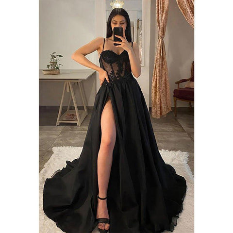 Vestido largo de fiesta negro con escote corazón y apliques de encaje 