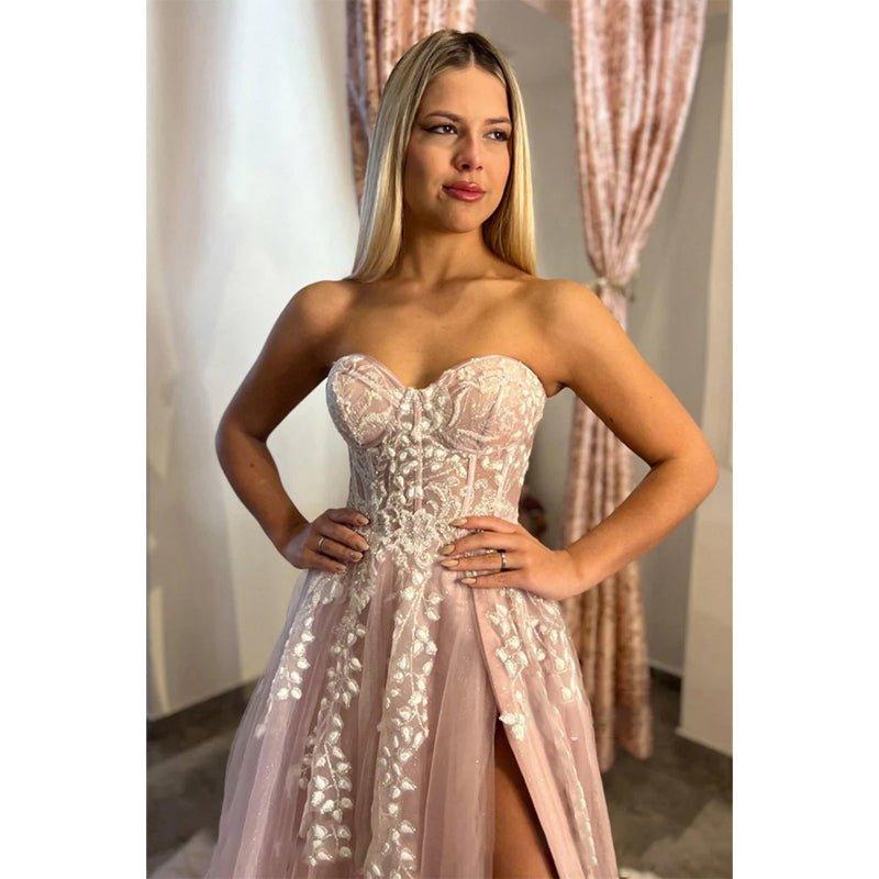 Vestido largo de fiesta rosa con escote corazón y apliques de encaje, corte en A 