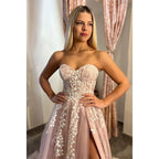 Vestido largo de fiesta rosa con escote corazón y apliques de encaje, corte en A 