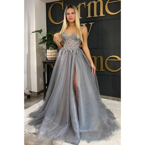 Vestido largo de fiesta plateado con escote corazón, apliques de encaje y abertura, corte en A 