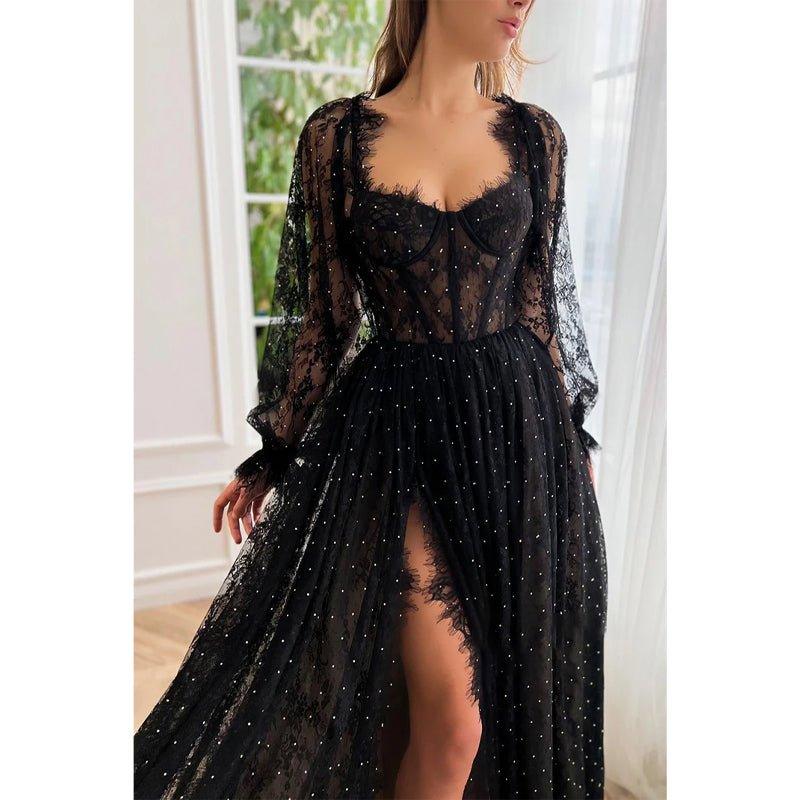 Vestido de fiesta vintage de encaje, corte en A, manga larga, escote corazón y abertura. 
