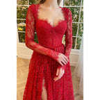 Vestido largo de fiesta rojo de encaje con escote corazón y mangas largas, corte en A