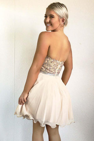 Robe de bal en mousseline rose perle, coupe trapèze, décolleté cœur, ornée de perles PD029