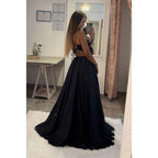 Vestido largo de fiesta brillante con escote corazón, corte en A, top de lentejuelas y abertura.