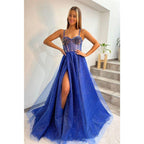 Vestido largo de fiesta brillante con lentejuelas, escote corazón y corte en A con abertura