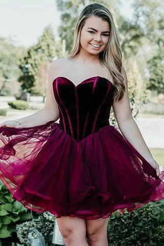 Robe de soirée courte bordeaux en organza, coupe trapèze, décolleté cœur, référence PD039