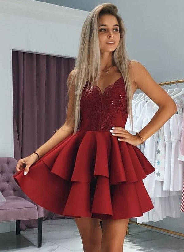 Vestidos cortos de fiesta de bienvenida con escote corazón y corte en A, con apliques de encaje.