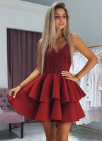 Vestidos cortos de fiesta de bienvenida con escote corazón y corte en A, con apliques de encaje.