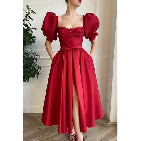 Vestido de fiesta rojo vintage de corte evasé, escote corazón, mangas cortas y bolsillos. 