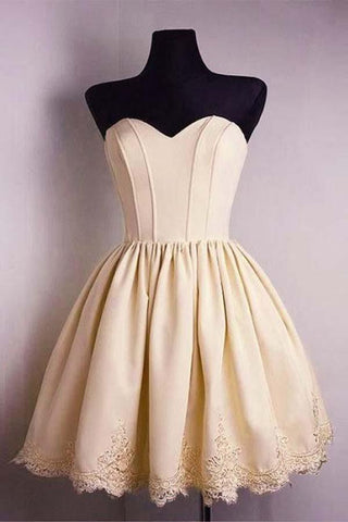 Robe de bal de fin d'année en satin, coupe trapèze, décolleté cœur, sans manches, ornée d'appliqués de dentelle PD081