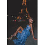 Vestido de noche midi brillante de corte A con escote corazón, sin tirantes y con abertura.